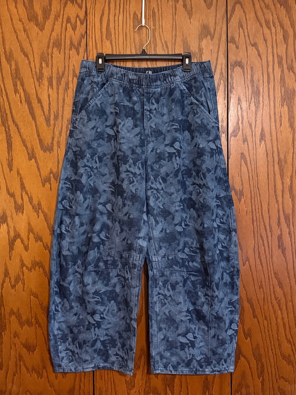 GAP  Blue Floral Denim Barrel Leg Pants Women's M Cropped Pull-On
